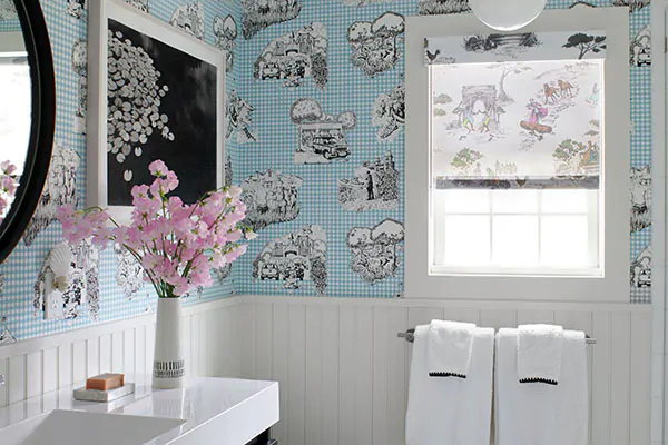 A Roller Shade made of Harlem Toile De Jouy in Multi White offers bathroom window privacy in a pop-art-inspired bathroom